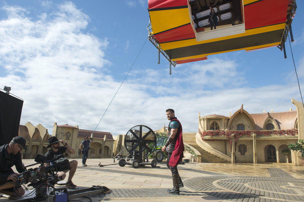 8 Foto di balik layar film Marvel terbaru Thor: Ragnarok, keren abis!