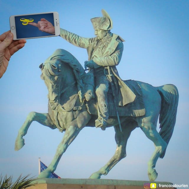 15 Penggabungan gambar di HP & benda sekitar ini pas & keren banget