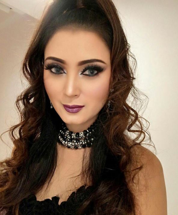 Sering makeup tebal, wajah Della Puspita tanpa riasan ini bikin heboh