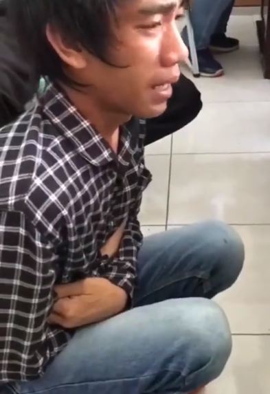 Marah-marah bawa golok, sopir angkot ini malah mewek pas ketemu polisi