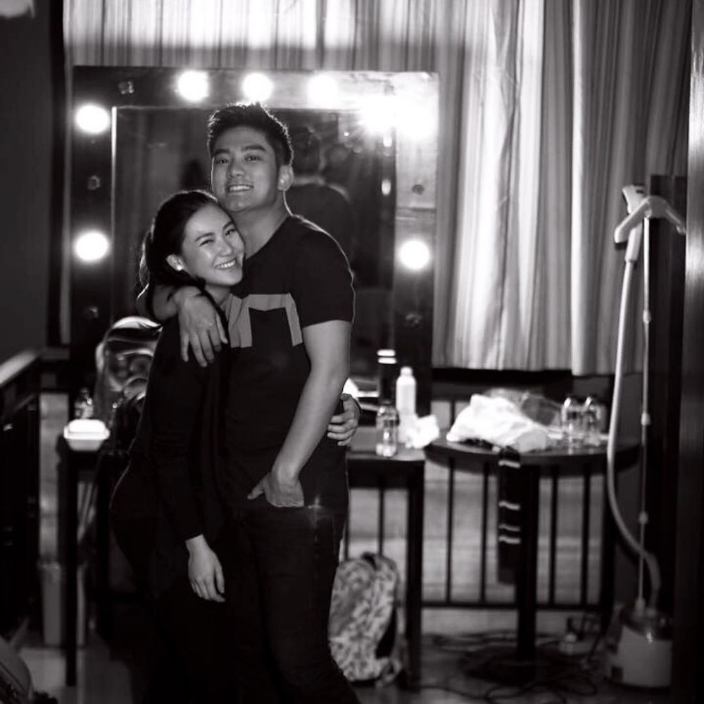 10 Gaya pacaran Boy William & Karen Vendela, tetap mesra meski LDR