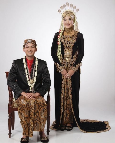 Tegang dan gugup, 6 seleb ini ikrarkan ijab kabul lebih dari sekali