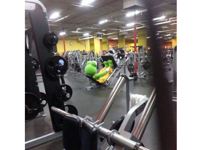 14 Orang ini kelakuannya kelewat santai, bikin geregetan