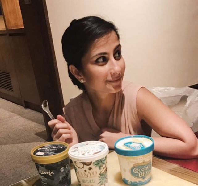 10 Penampilan istri produser film Manoj Punjabi, bukti cantiknya awet