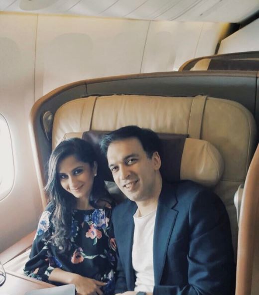 10 Penampilan istri produser film Manoj Punjabi, bukti cantiknya awet