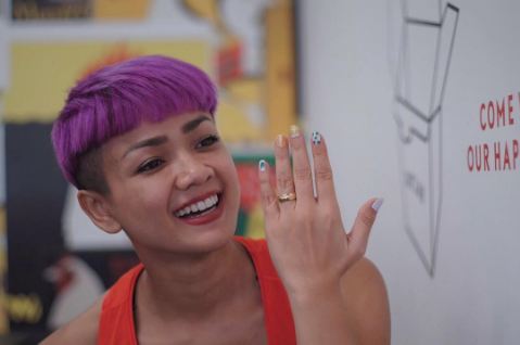 Demi sempurnakan penampilan, 5 seleb ini hilangkan gigi gingsulnya