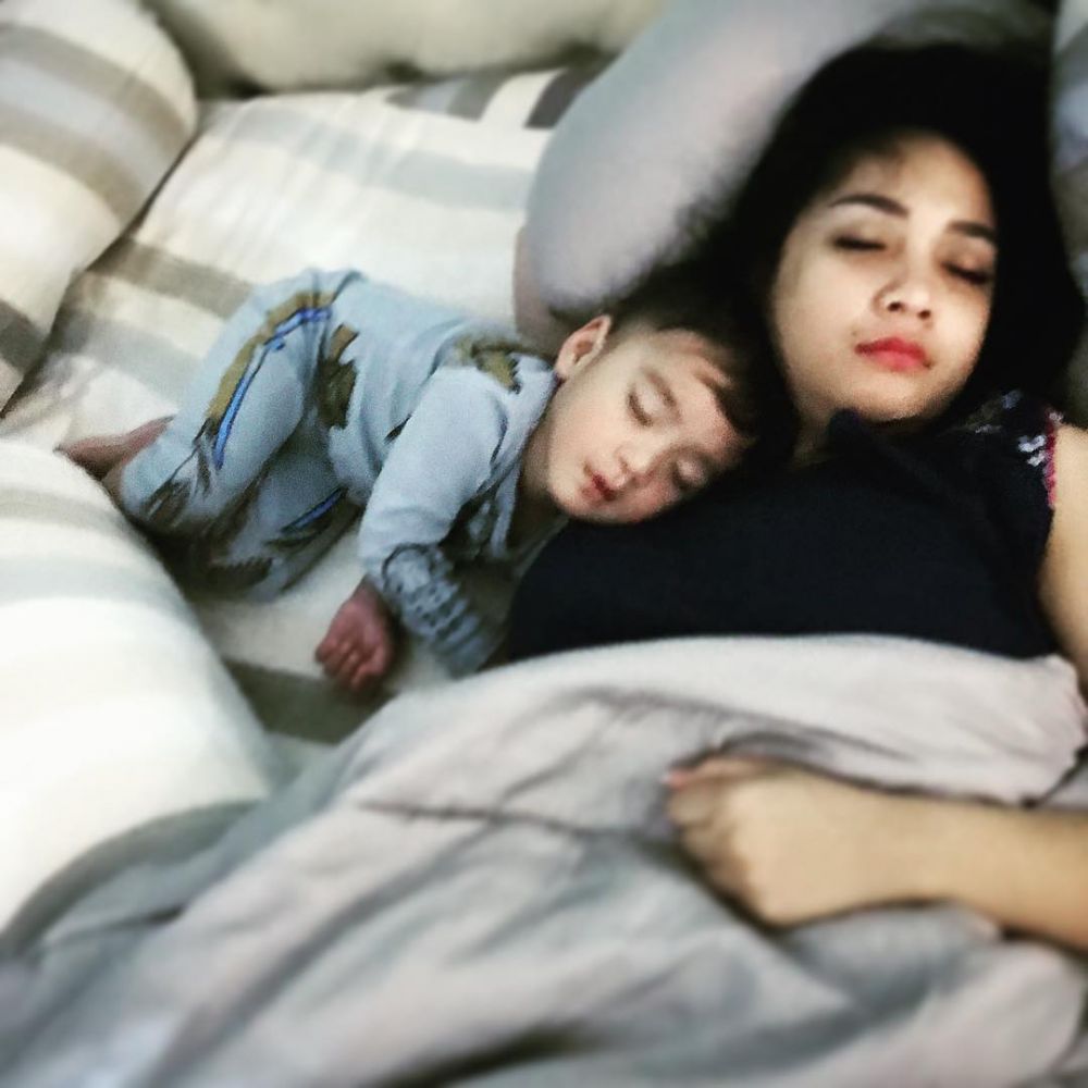 10 Gaya Nagita Slavina saat tidur, masih tetap cantik nggak ya?