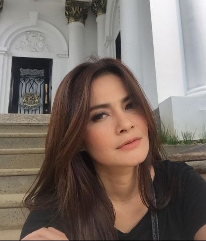 Lama tak muncul di TV, 10 gaya terkini Cut Tari ini bukti ia awet muda