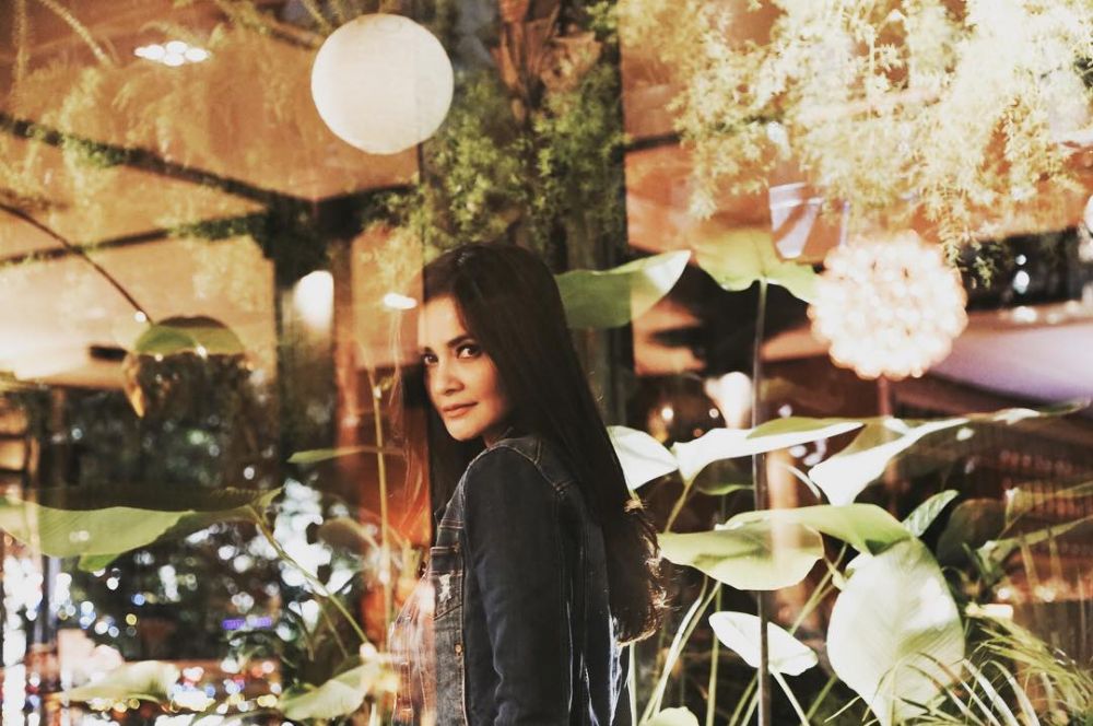 Lama tak muncul di TV, 10 gaya terkini Cut Tari ini bukti ia awet muda