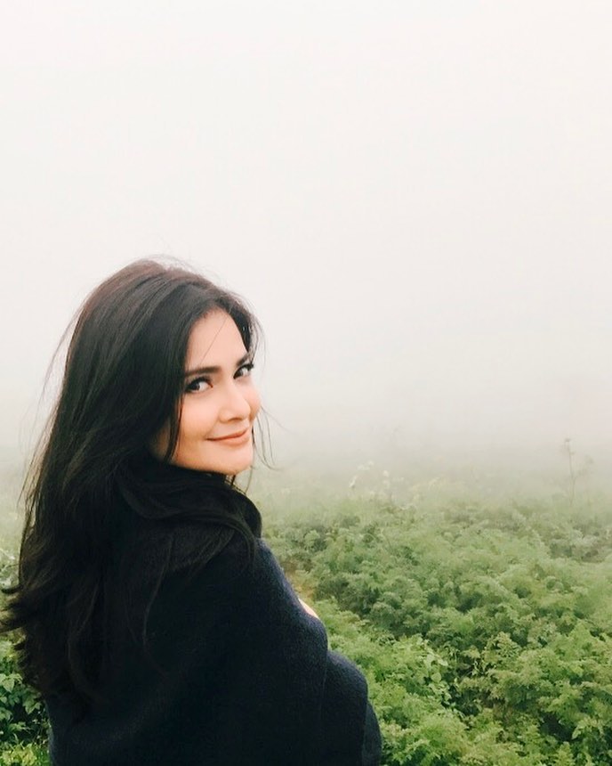 Lama tak muncul di TV, 10 gaya terkini Cut Tari ini bukti ia awet muda