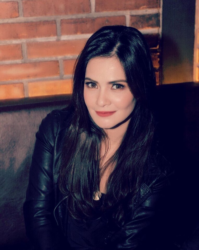 Lama tak muncul di TV, 10 gaya terkini Cut Tari ini bukti ia awet muda