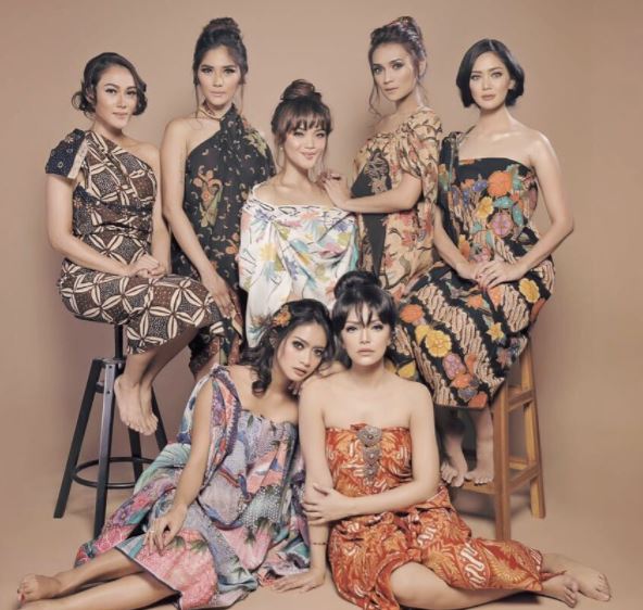 10 Gaya Garneta Haruni, eks Didi Soekarno yang makin eksotis & seksi