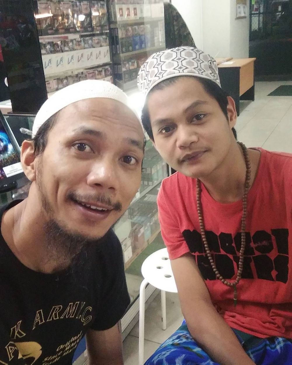 Berubah jadi religius, penampilan Norman Kamaru kini bikin pangling