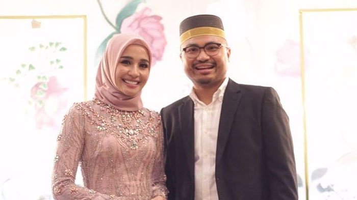 10 Pasangan seleb Tanah Air gagal nikah meski sudah tunangan, ngenes
