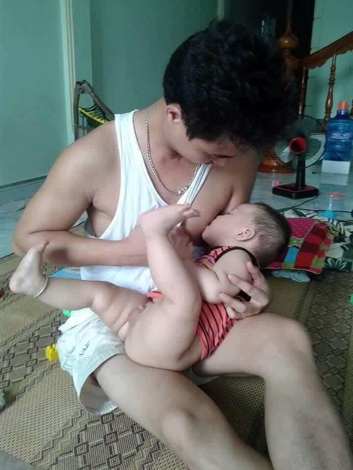 12 Kelakuan ayah saat jagain anak ini bikin geleng-geleng, kocak abis!