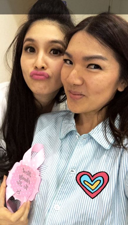 7 Potret keseruan baby shower Sandra Dewi, sederhana tapi meriah