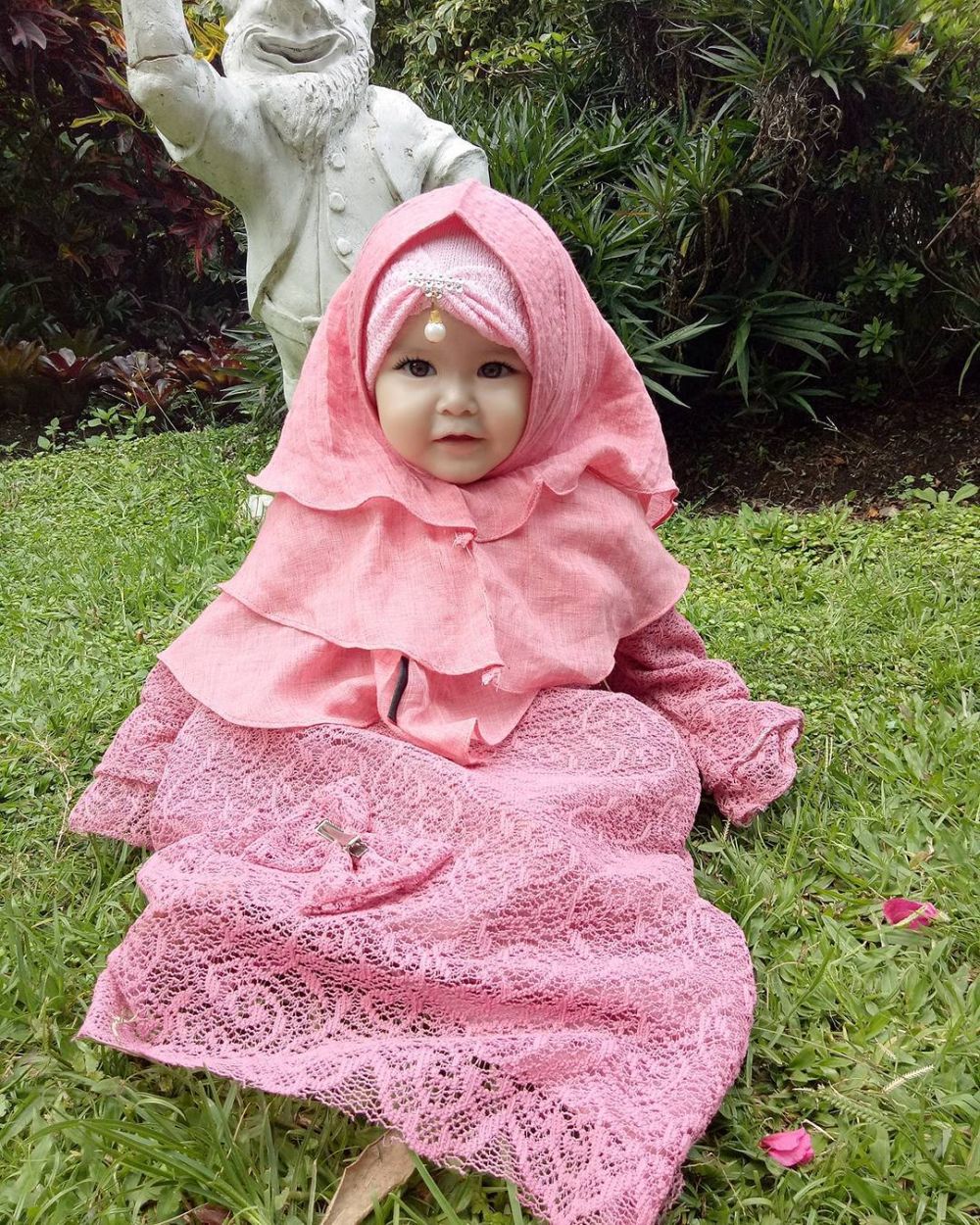 12 Potret lucu Naura Alaydrus, bayi 1 tahun yang hits dengan hijabnya