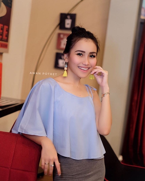 6 Artis cantik ini jadi single parent sebelum usia 25 tahun