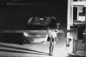 Gadis ini nyamar jadi hantu untuk hindari bayar parkir