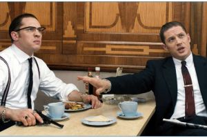 10 Film ini dimainkan seleb dengan dua karakter, ada muncul barengan