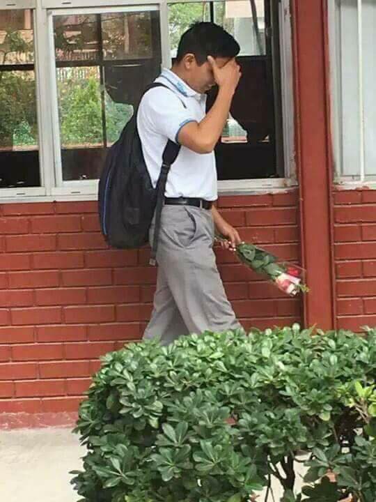 10 Ekspresi sedih pria saat cintanya ditolak pujaan hati, duh