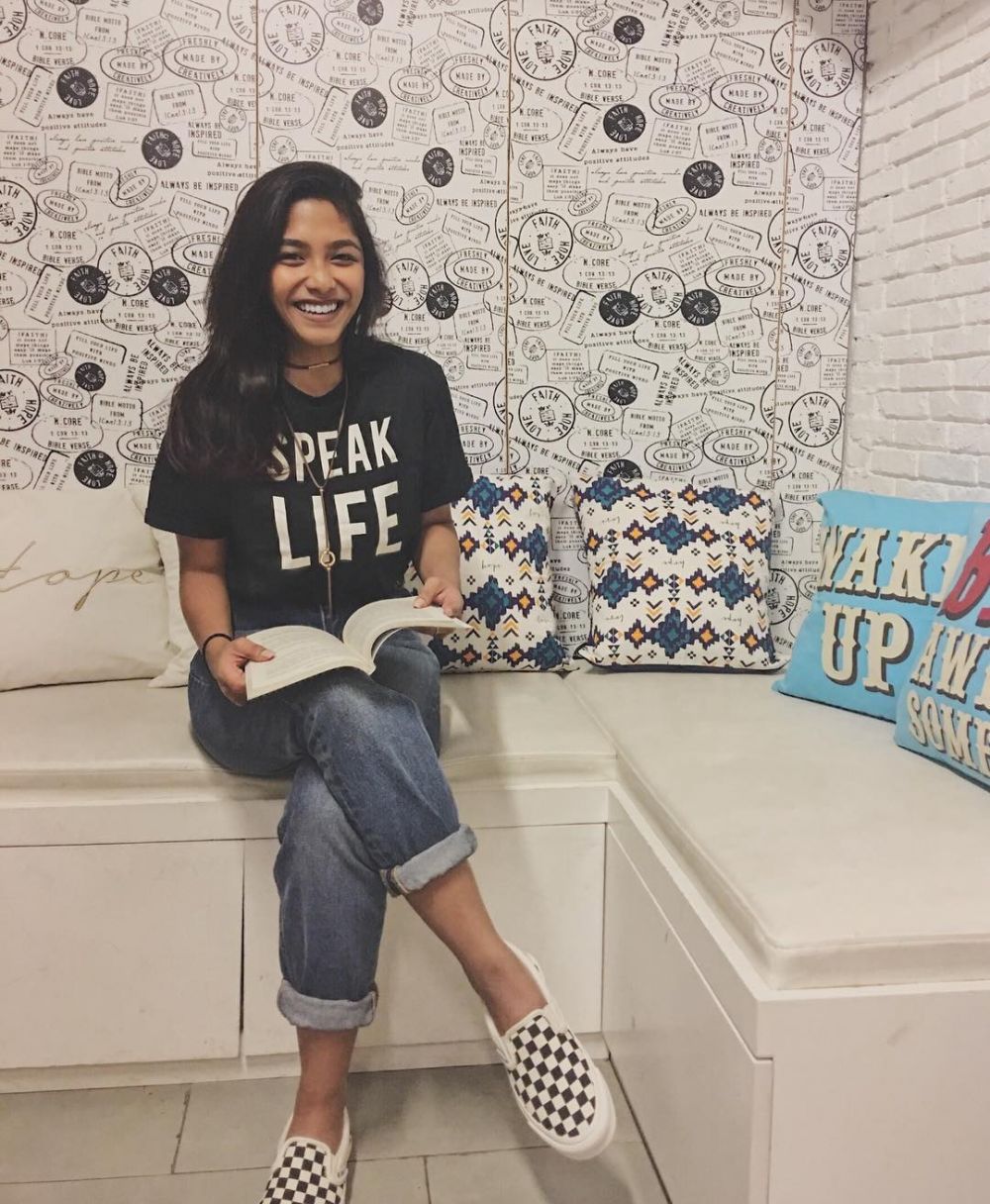 10 Gaya Nadine, cewek yang kepergok ciuman dengan Verrell Bramasta