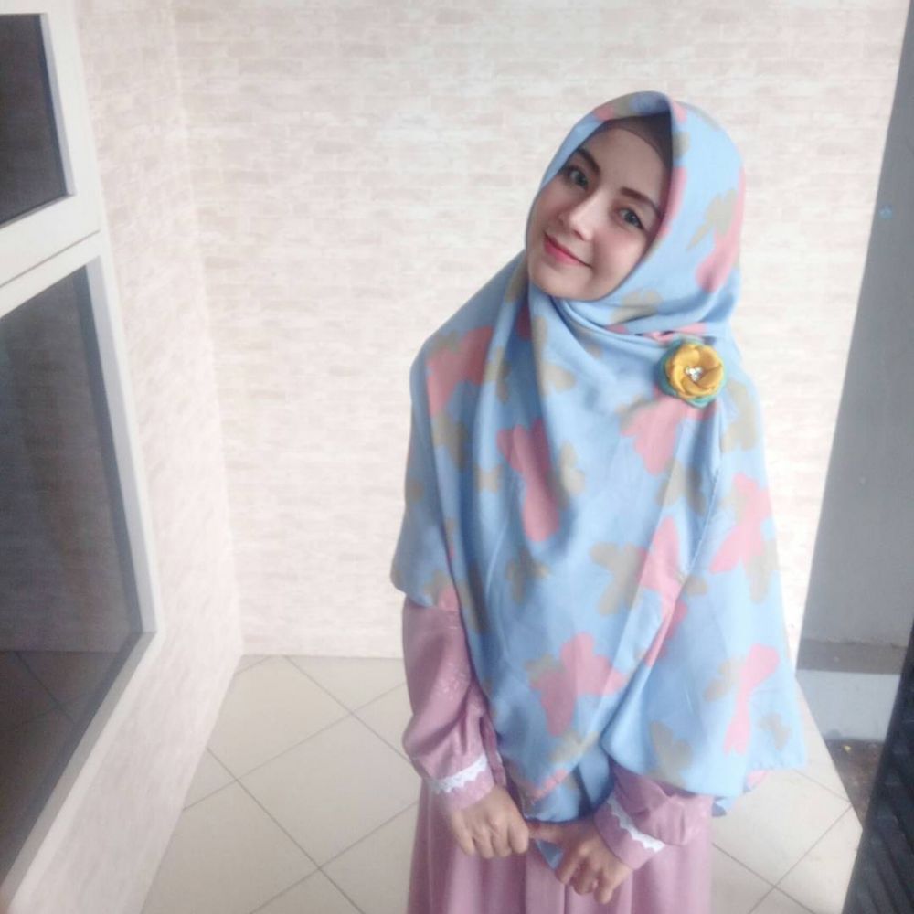 10 Gaya Desy Herlinawati, ibu bayi 1 tahun yang hits dengan hijabnya