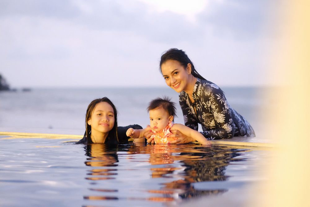 Pilih menjanda selamanya, ini 10 gaya Ririn Ekawati jadi single parent