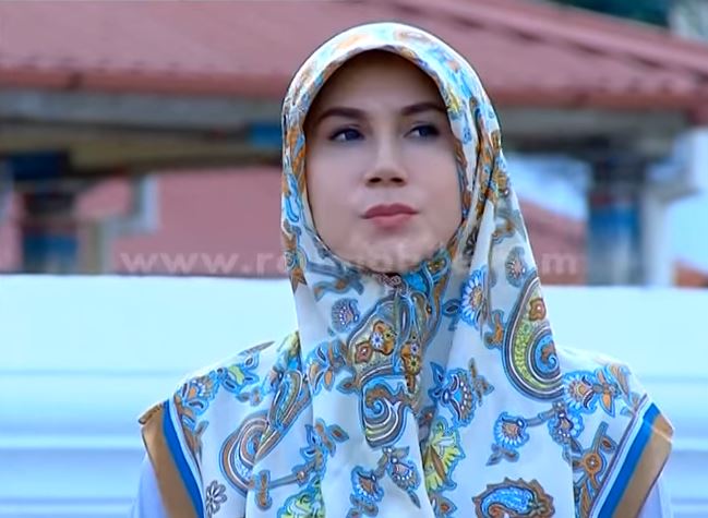 8 Foto tunjukkan Marini Zumarnis seakan tak menua meski usia kepala 4