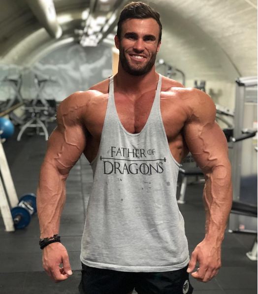 7 Gaya Calum Von Moger, pemeran Arnold Schwarzenegger di film Bigger