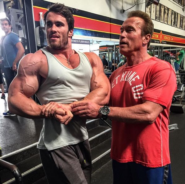 7 Gaya Calum Von Moger, pemeran Arnold Schwarzenegger di film Bigger