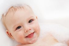 6 Produk bayi yang bisa jadi alternatif rawat kulitmu, bebas iritasi 