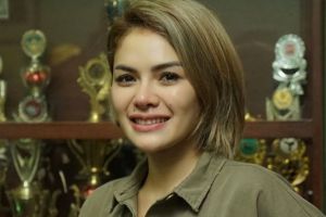 8 Gaya Nikita Mirzani saat manggung, totalitas dan seksi