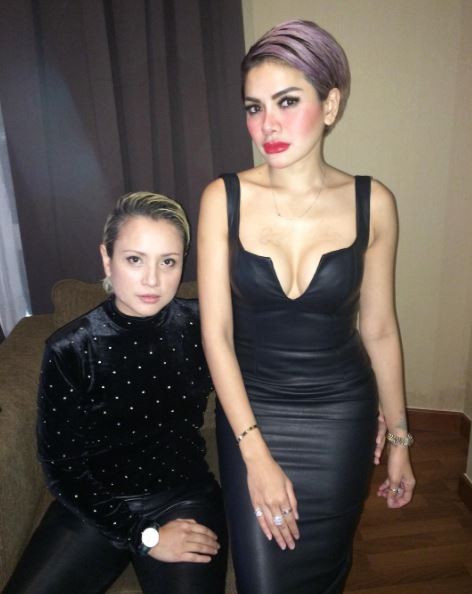 8 Gaya Nikita Mirzani saat manggung, totalitas dan seksi