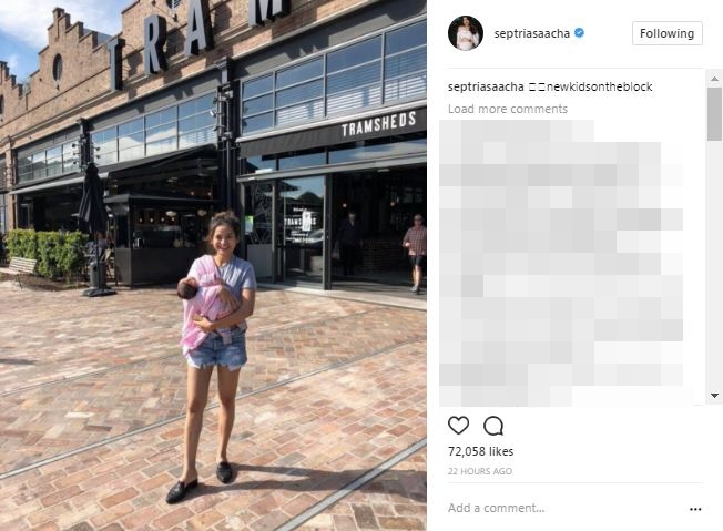 Cara menggendong anak tuai kritikan, begini jawaban Acha Septriasa