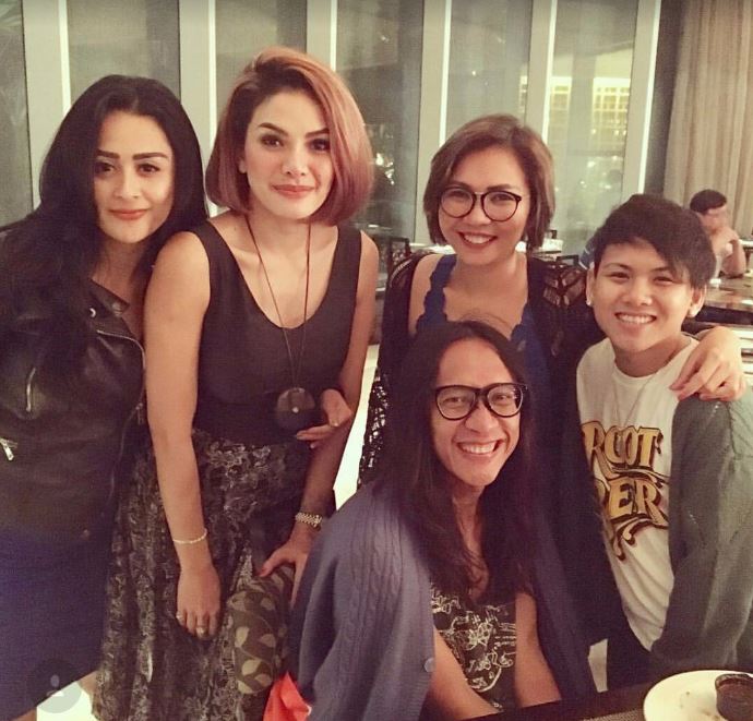 8 Momen akur Nikita Mirzani dan Evelyn sebelum berseteru, dekat banget