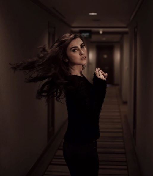 10 Gaya Vicy Melanie, pacar Kevin Aprilio yang cantik nan seksi