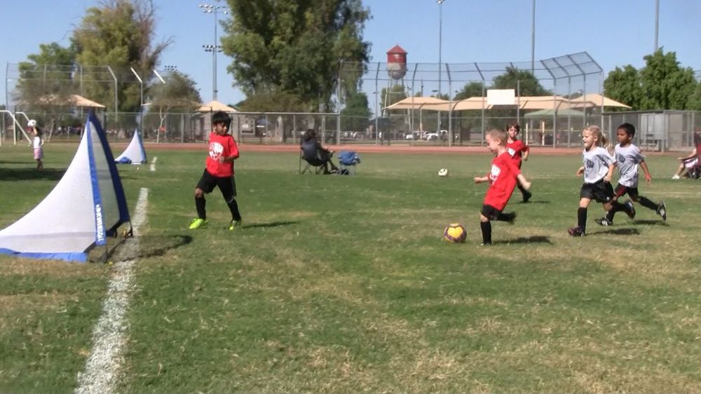 5 Manfaat sepak bola bagi pribadi anak menurut ahli, tak sekadar sehat