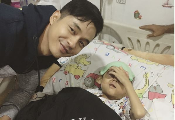 Selain Adly Fairuz, 5 seleb ini juga kunjungi penggemar yang sakit