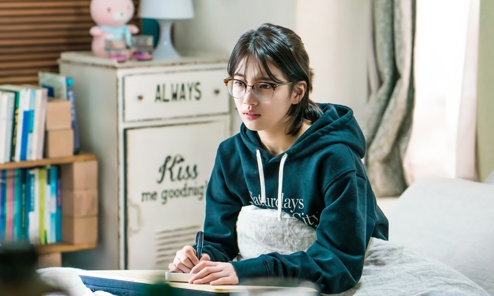 9 Gaya Suzy di 'While You Were Sleeping', cocok buat anak kuliahan