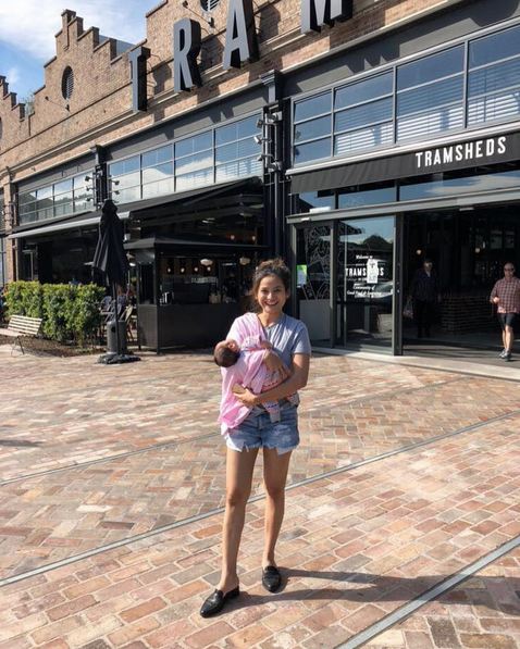 Gaya 5 selebriti gendong buah hatinya ini tuai kritikan