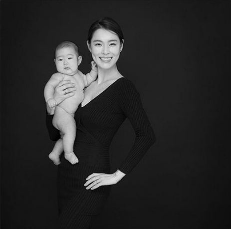 Gaya 5 selebriti gendong buah hatinya ini tuai kritikan