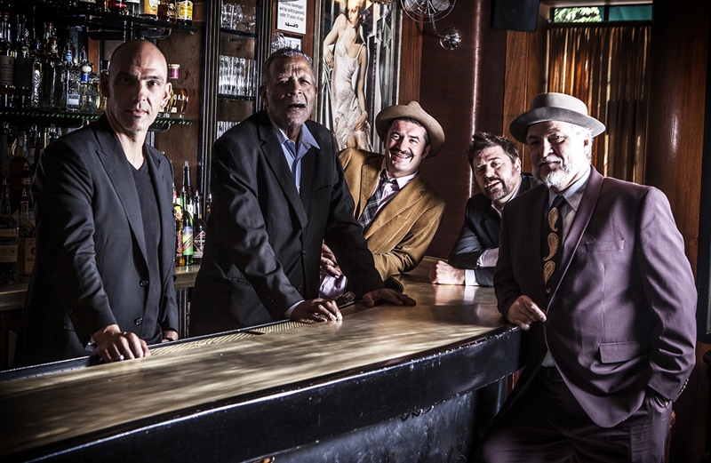 Begini gaya bartender kelas dunia meracik minuman, nggak asal tuang 