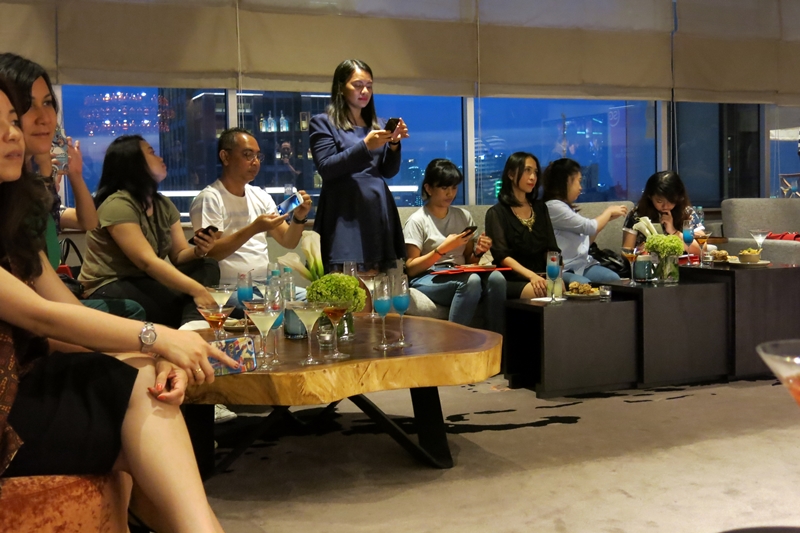 Begini gaya bartender kelas dunia meracik minuman, nggak asal tuang 