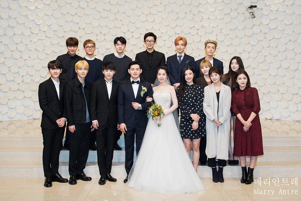 7 Gaya elegan seleb Korea datangi kondangan ini bisa jadi inspirasimu