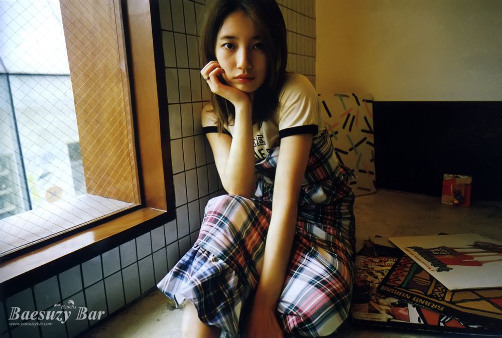 10 Foto ini bukti Suzy cantiknya natural meski tanpa makeup tebal