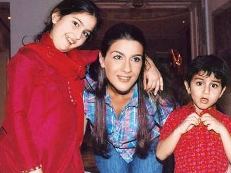 Jadi orangtua tunggal, 10 aktris Bollywood ini dijuluki ibu idaman