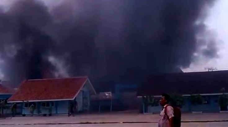 6 Potret kondisi saat dan usai kebakaran gudang petasan di Kosambi