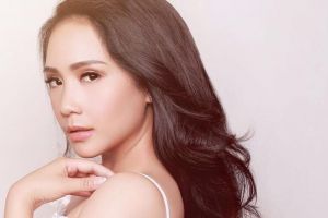 10 Sepatu Nagita Slavina ini harganya fantastis, simpel tapi berkelas