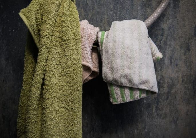 10 Kebiasaan jorok saat menggunakan kamar mandi, jangan ditiru ya